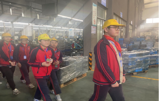 慈溪勝西小學(xué)組織學(xué)生進(jìn)入我工廠開展社會實(shí)踐活動